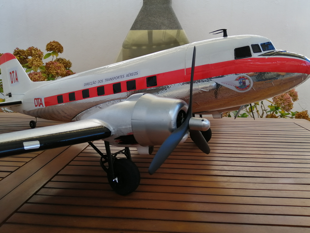 Douglas-DC-3-Dakota_3